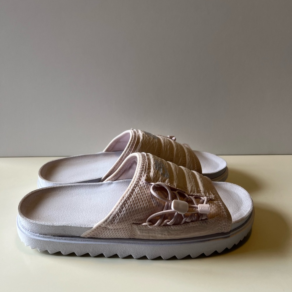 Nike Asuna light pink sandals with toggle strap